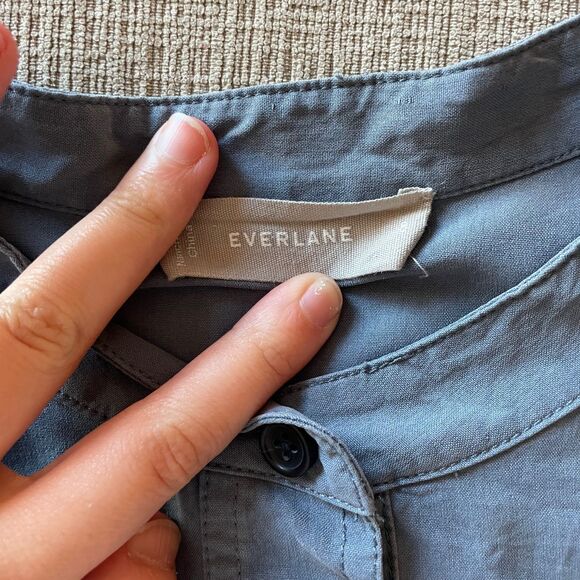 Everlane Washable Silk Henley in blue, size 8 - Picture 5 of 7